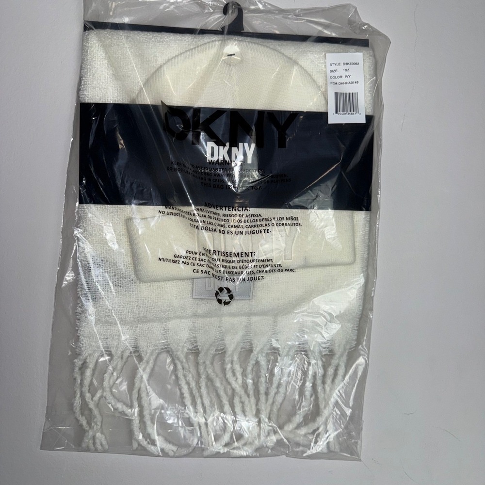 DKNY‎ Beanie and Scarf Set Ivory White Winter Knit Fringe